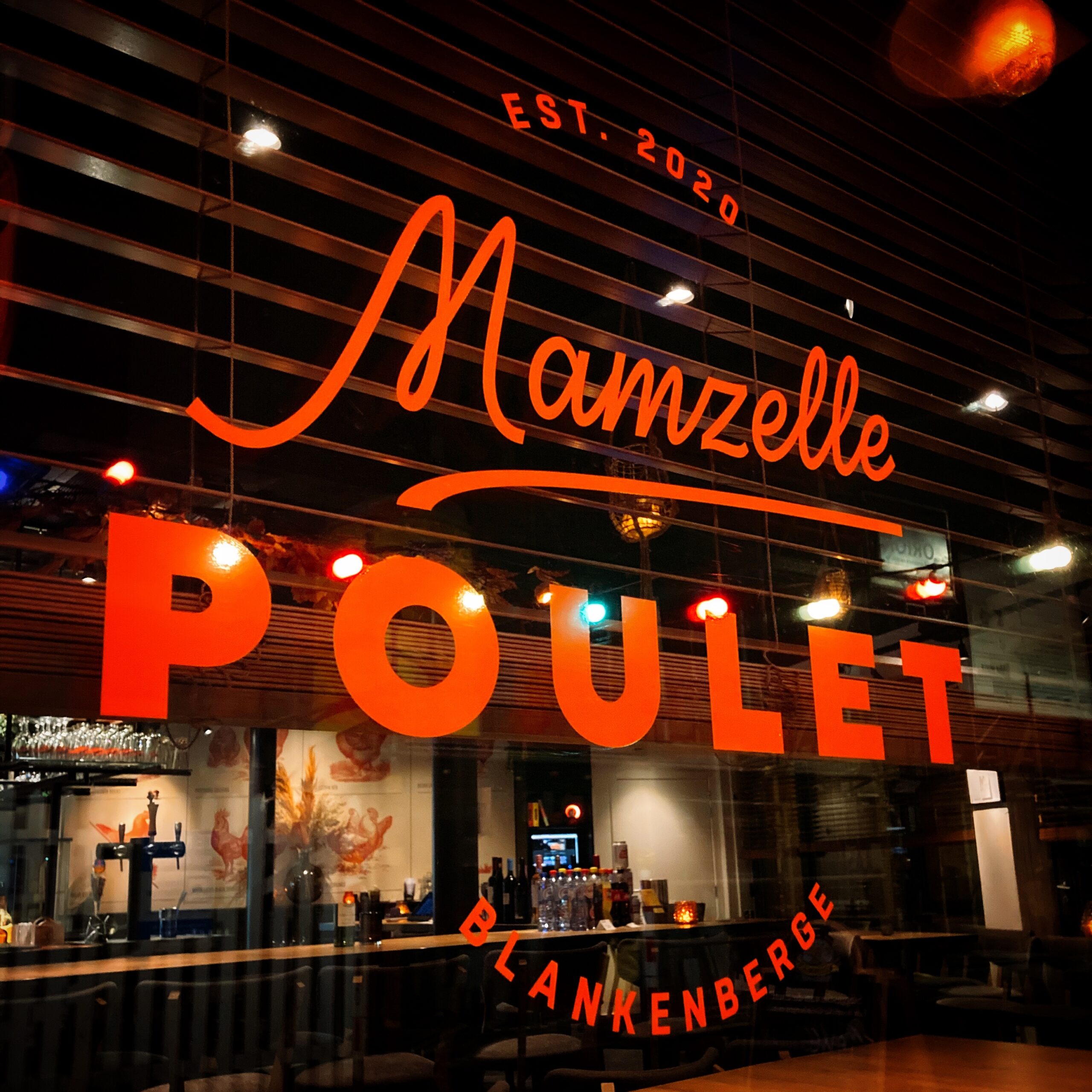 Mamzelle Poulet logo raambelettering